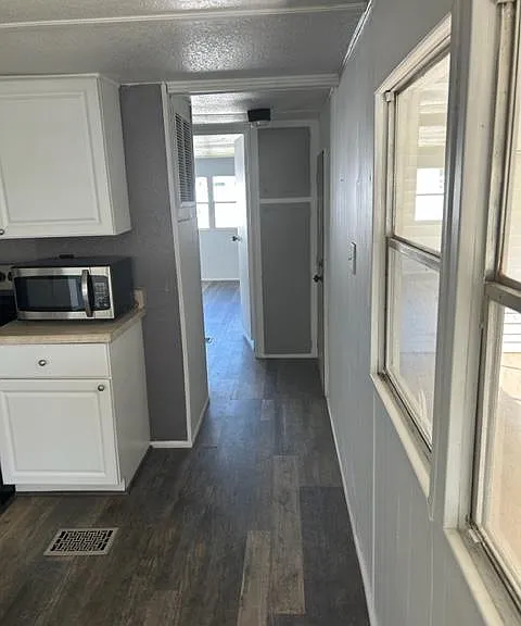 1424 Lakeview Dr — Photo 9