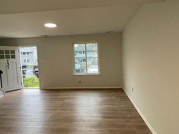 4th image of 731 Myrtle Ave
