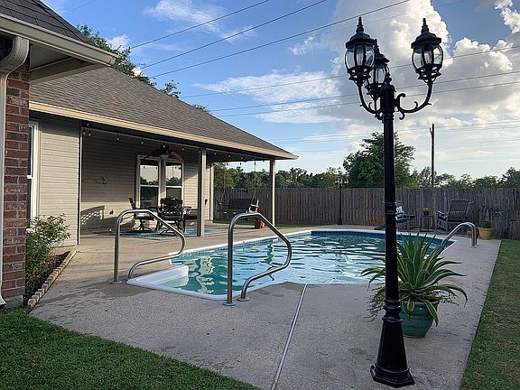 4th image of 17191 Chenier Dr