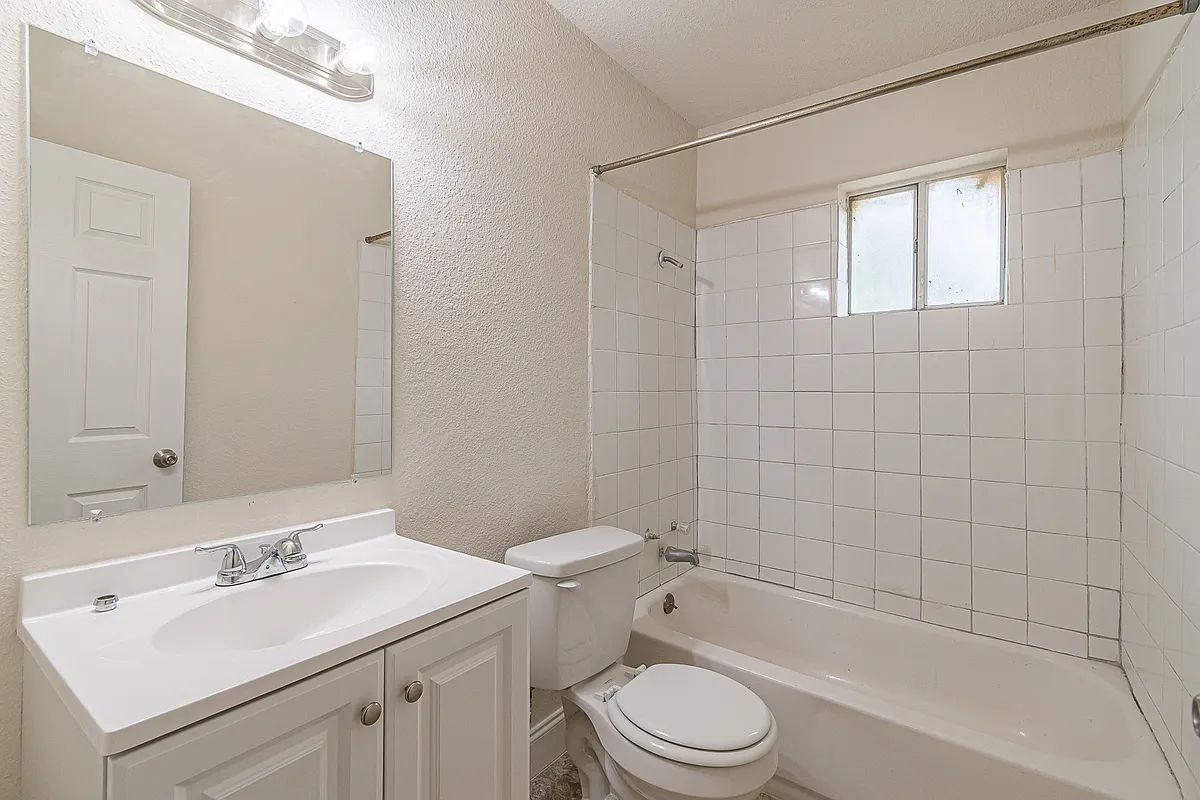 Building Photo - 106 Southway Dr #1