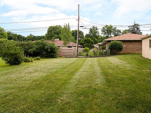 4th image of 498 Springs Dr