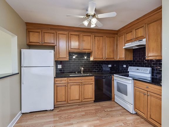 4th image of 1129 Cedar Ln #3A