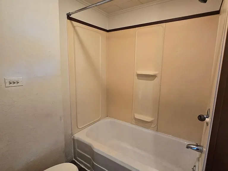 714 N Cottage Grv — Photo 2
