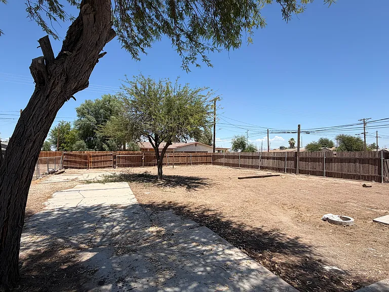 186 E Bonita St — Photo 17