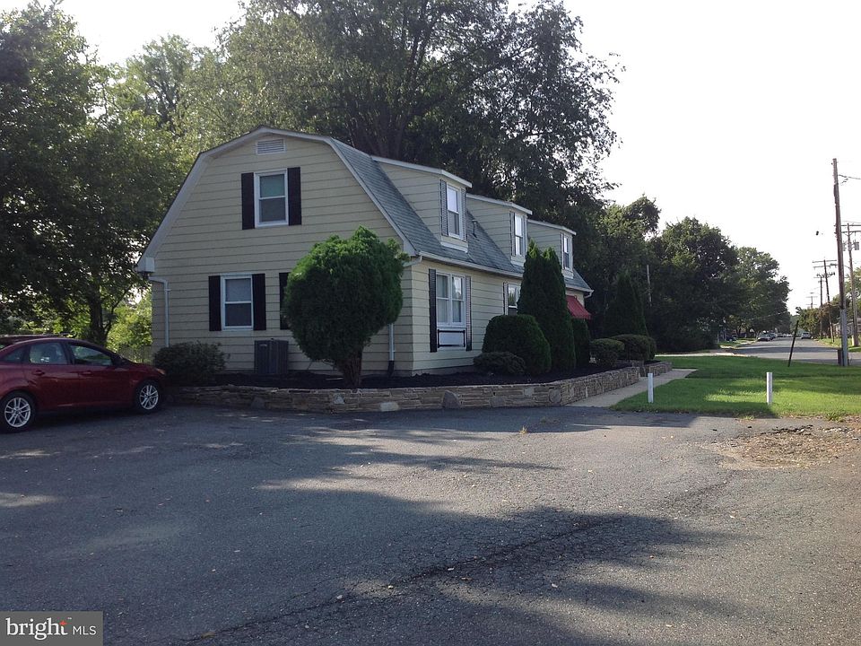 2nd image of 850 Revolution St
