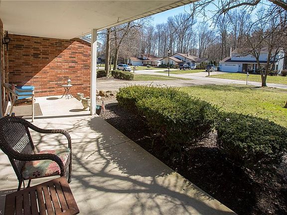 3rd image of 27550 Linwood Cir