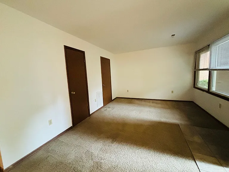 1744 Donlee Dr — Photo 3