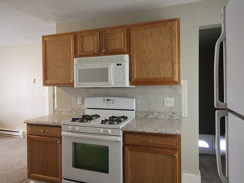 1st image of 819 Douglas St NW