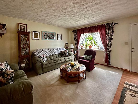 4th image of 108 Broadmoor Dr