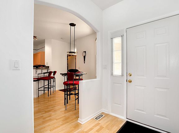 3rd image of 576 E Thornhill Ln #576