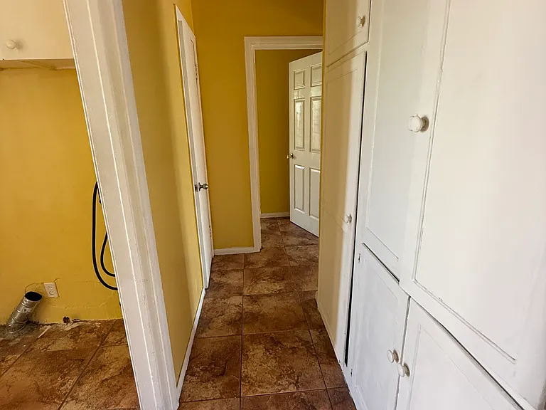 15502 S Berendo Ave — Photo 5