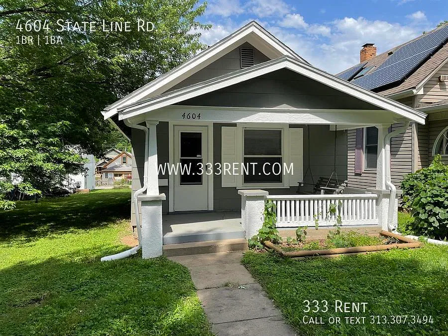 Delightful Home With Curb Appeal Close To Westport, The Plaza And UMKC! — Photo 1