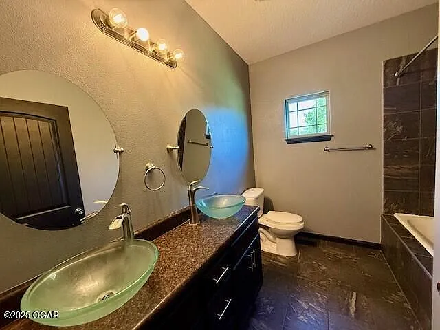 4 bed, 2.5 bath, 3870 sqft, $2,100 — Photo 4