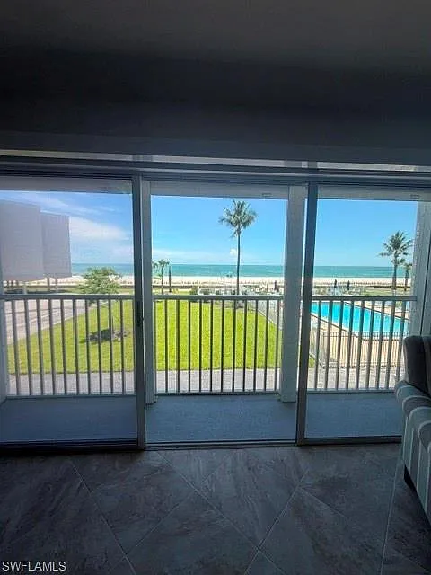 2 bed, 2.0 bath, 1029 sqft, $8,500 — Photo 2
