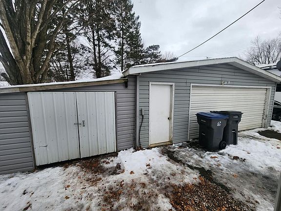 3rd image of 305 W ROBERTS STREET