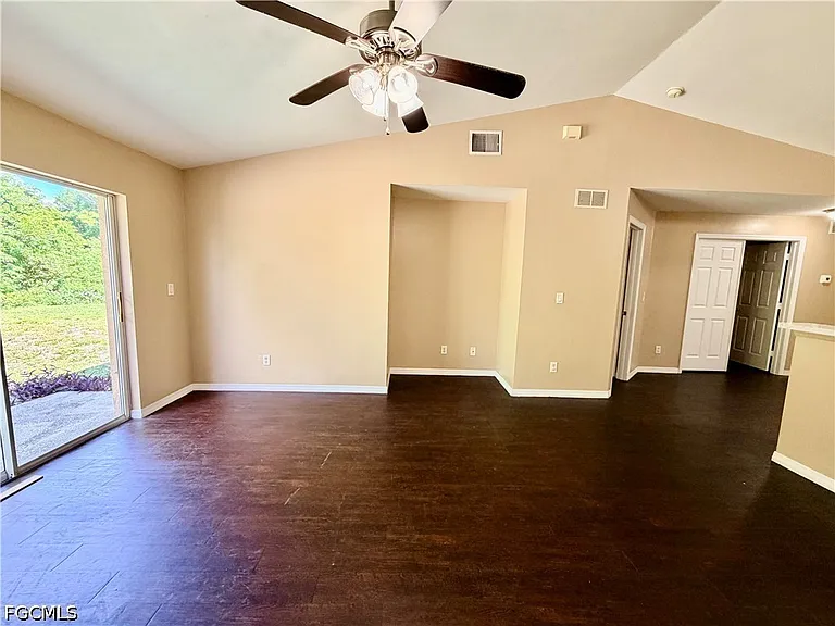 348 Bell Blvd S — Photo 17