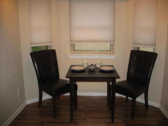 Eat-in-Kitchen