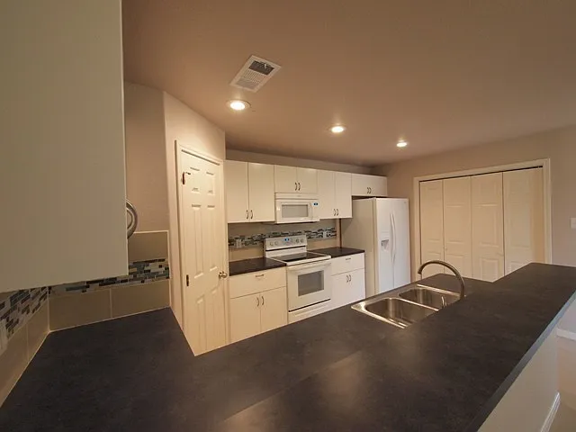 4505 Barrington Trl — Photo 6