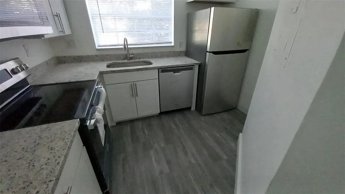 2 bed, 2.0 bath, 854 sqft, $2,300 — Photo 3