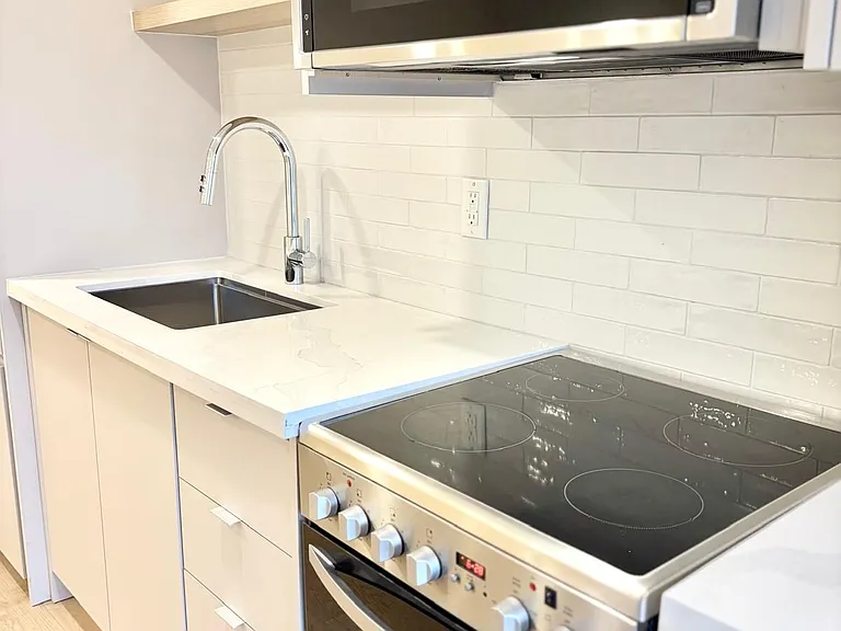 275 Lauder Ave #3 — Photo 2