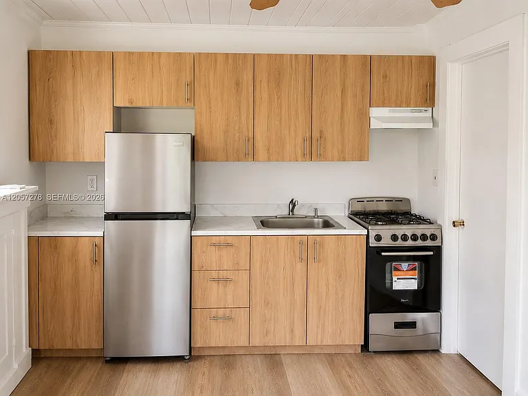 310 N Ocean Breeze #3 — Photo 11