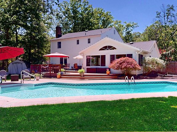 4th image of 3 Colonial Ct