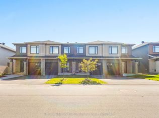 921 Clarkia St, Ottawa, ON K1T0Y2