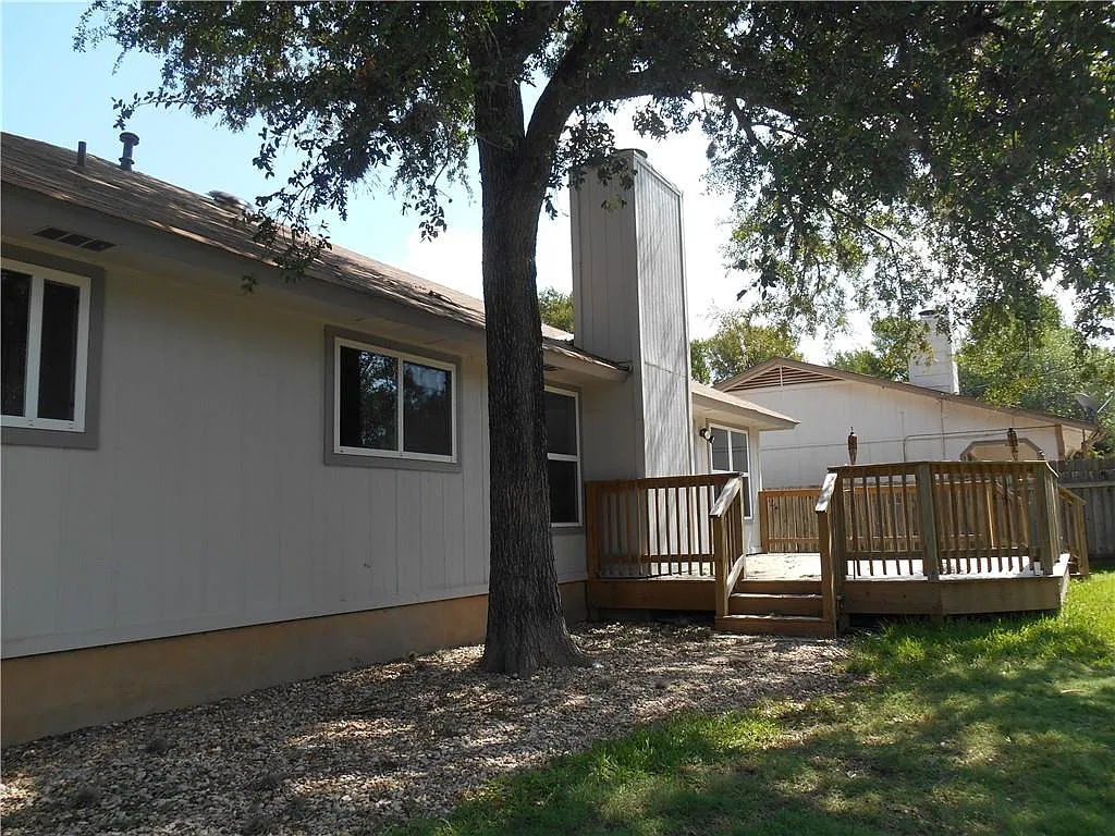 3 bed, 2.0 bath, 1408 sqft, $2,350 — Photo 3