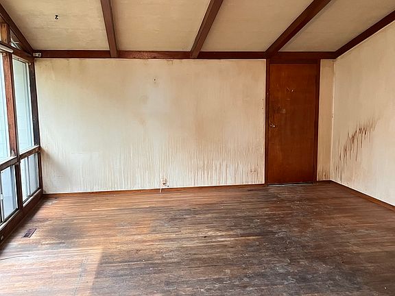 4th image of 1338 Degener Ave