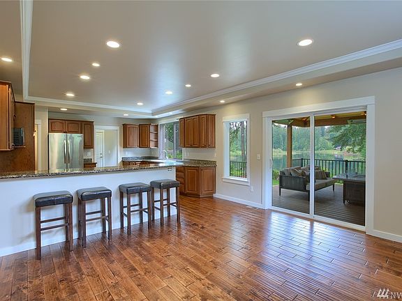 Wonderful sight lines from the living room through the dining room and all the way to the lake. 