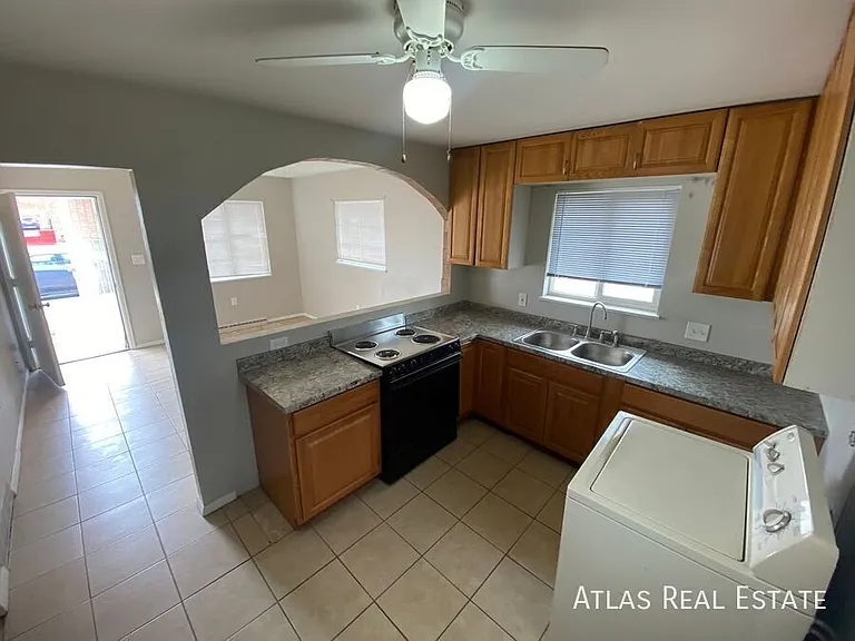 881 E Egbert St — Photo 8