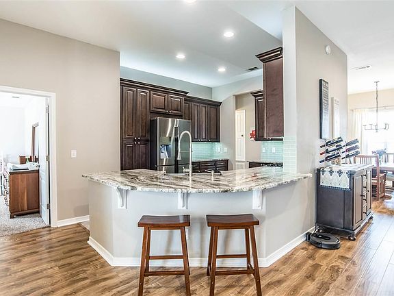 4th image of 706 Bucksaw Dr
