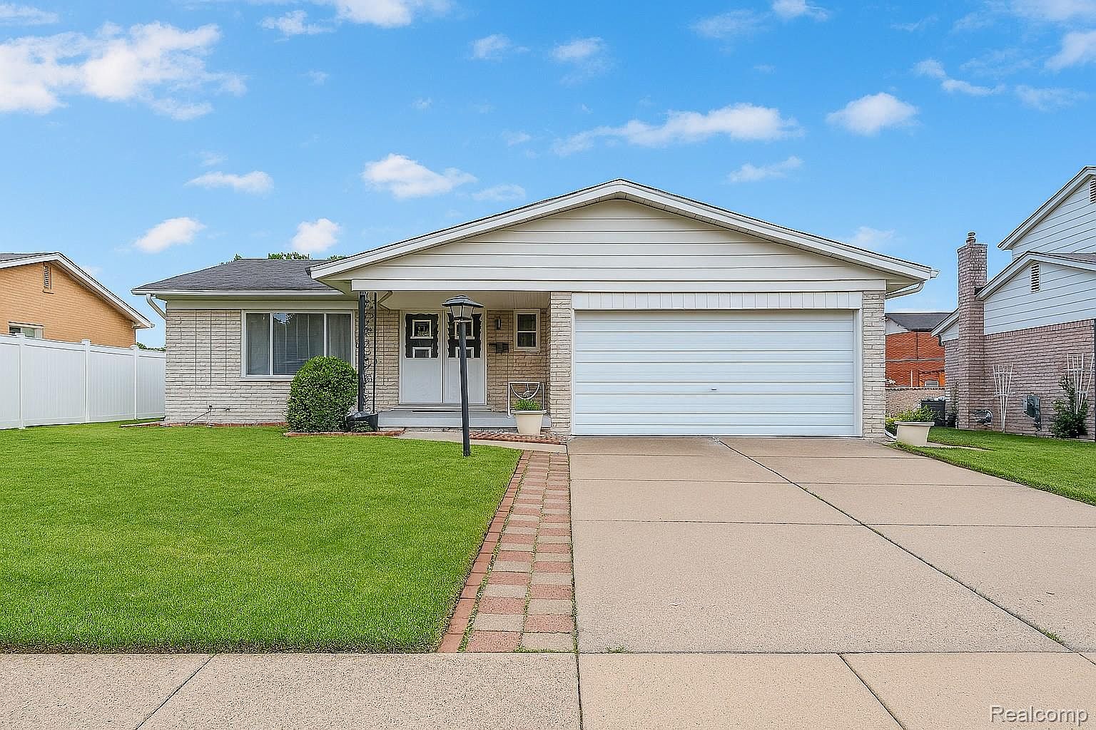 chan　1/4 3942 Channing Cir, Indianapolis, IN 46240 | Zillow