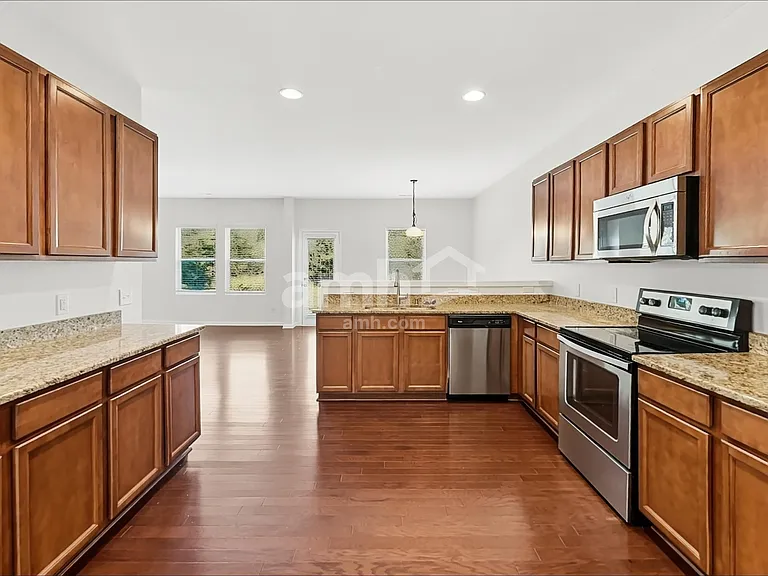 10103 Green Grass Rd — Photo 4