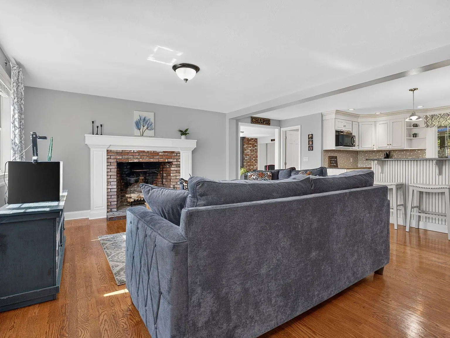 3 bed, 1.5 bath, 2715 sqft, $3,295 — Photo 4