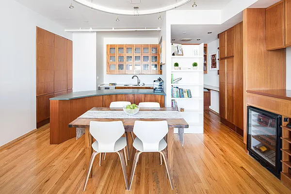 Sold by Compass | media 25