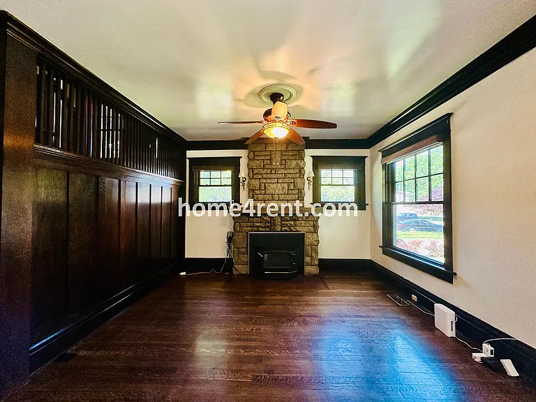 641 W 39th Ter — Photo 7