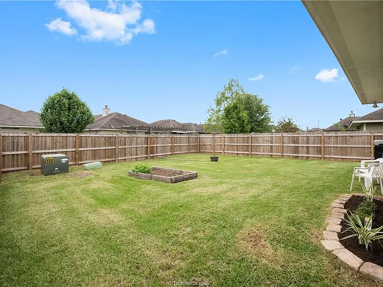 1006 Crested Point Dr — Photo 14