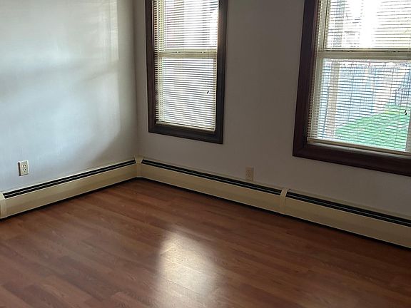 3rd image of 20 Russell Ave Floor 1