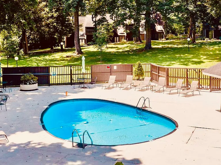 115 Beechnut St #G10 — Photo 19