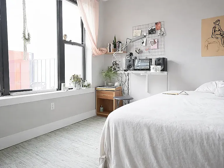 245 Harman St #1R — Photo 6