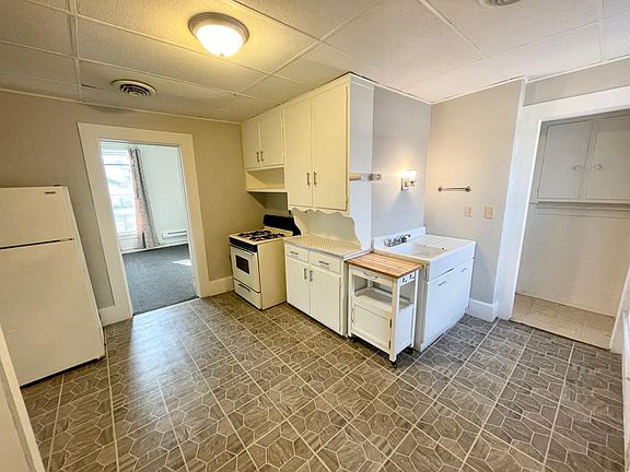 3rd image of 248 W 18th St #2