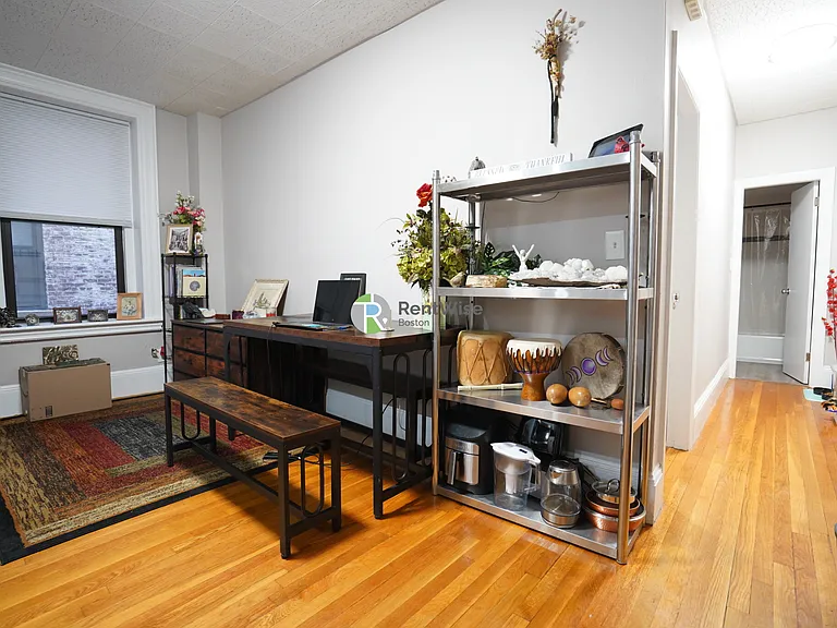 1457 Beacon St #26 — Photo 6