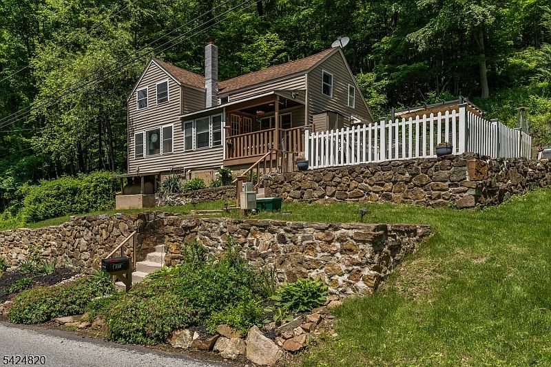 1st image of 115 Stephensburg Rd