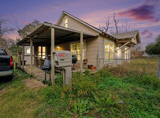 1012 Clear Lake Rd, Highlands, TX 77562