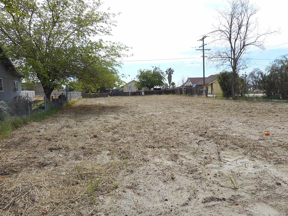 2nd image of 823 W 6th St