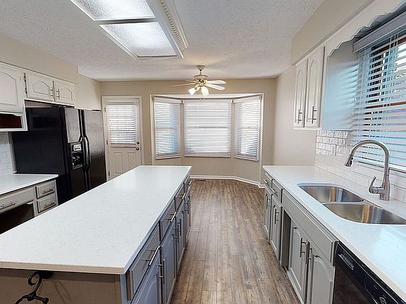3rd image of 232 Winding Way