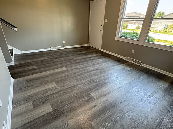 3rd image of 1529 Sheffield Ave #1535