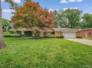 68 Carnation Dr, Belleville, IL 62221