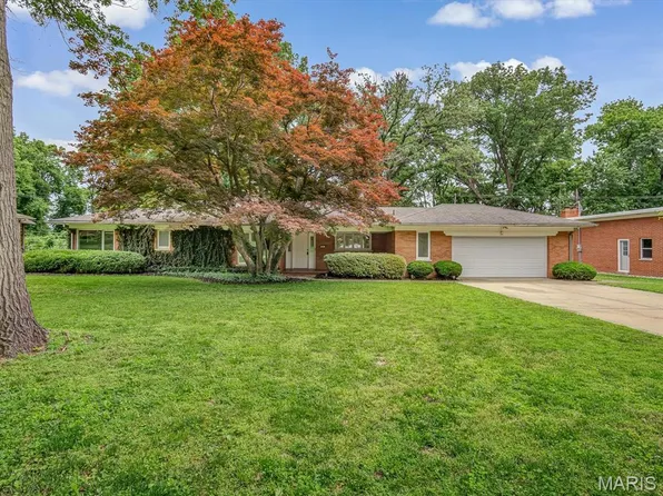 68 Carnation Dr, Belleville, IL 62221